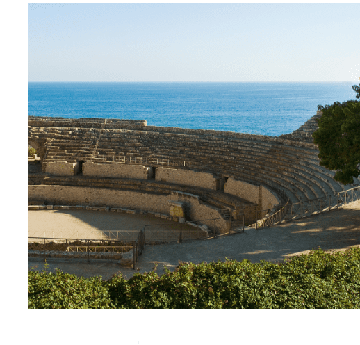 Vista del Circ Romà de Tarragona amb el mar Mediterrani de fonsa